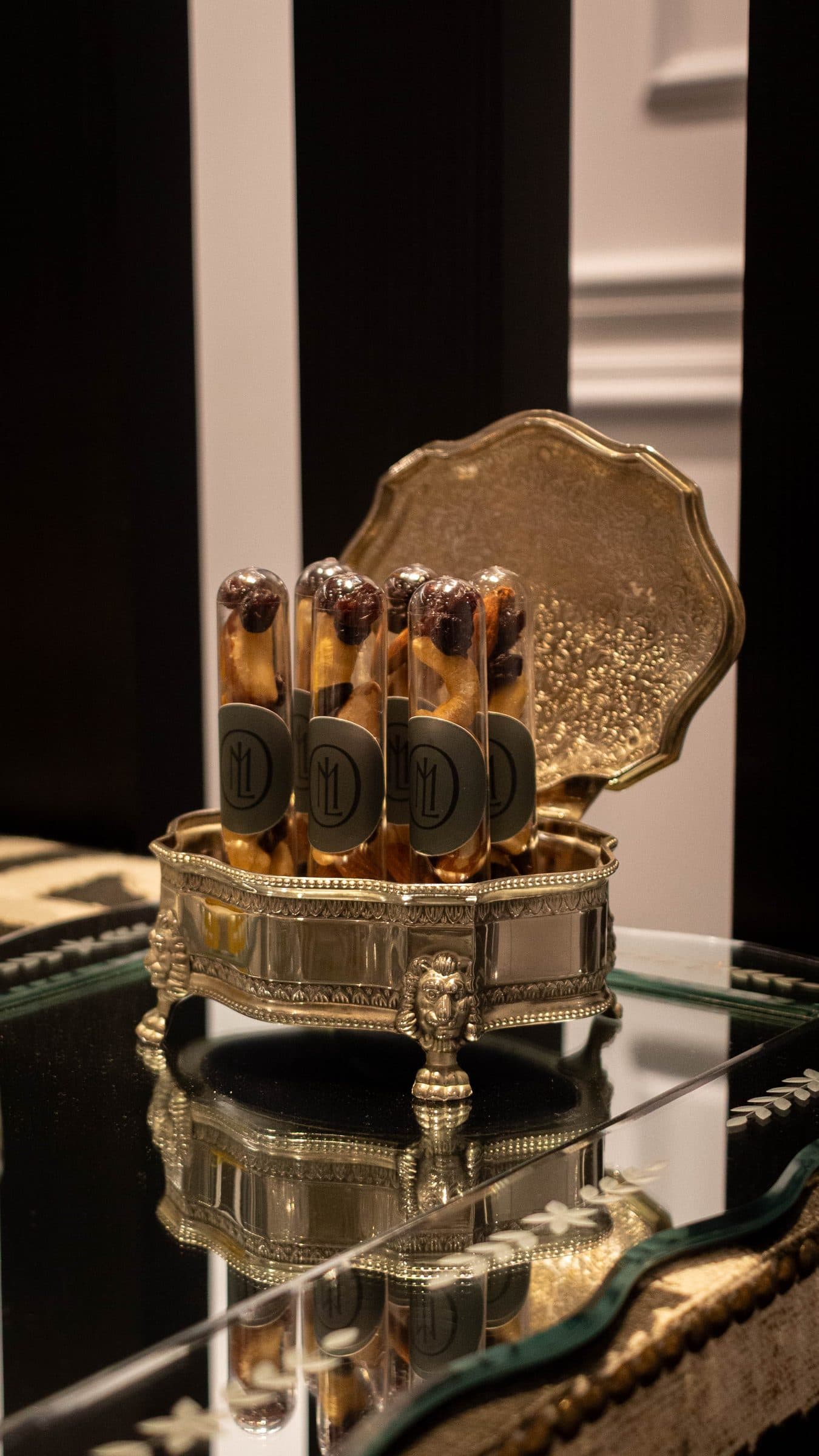 Castanhas com o monograma da clínica